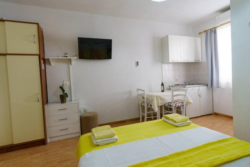Lovely Studio Apartment For 2 Free Private Parking มาคาร์สกา ภายนอก รูปภาพ